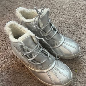 Sorel silver Disney Frozen Waterproof Size 9.5